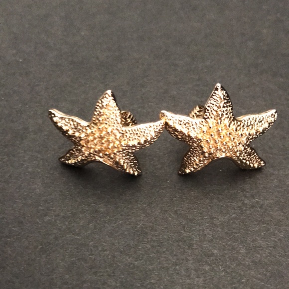 Vintage Sarah Coventry Star Earrings / Starfish, Gold Tone Earrings, Clip-ons - Picture 2 of 10